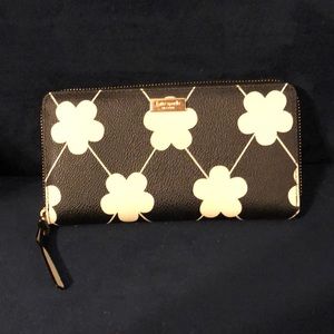 Kate Spade wallet, gently used. no inside damage